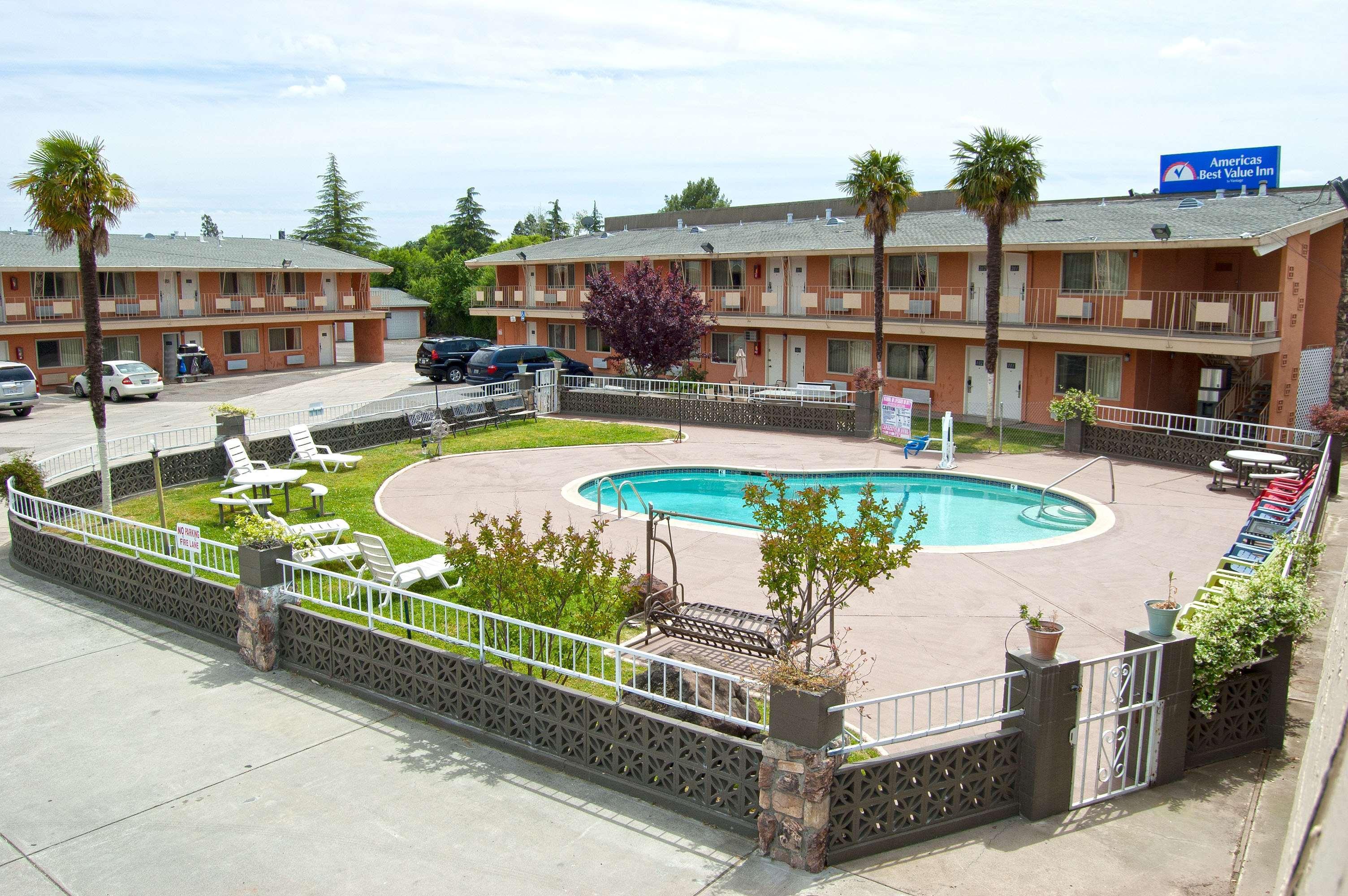 Hotel Dan Inn Barretos By Nacional Inn Exteriör bild