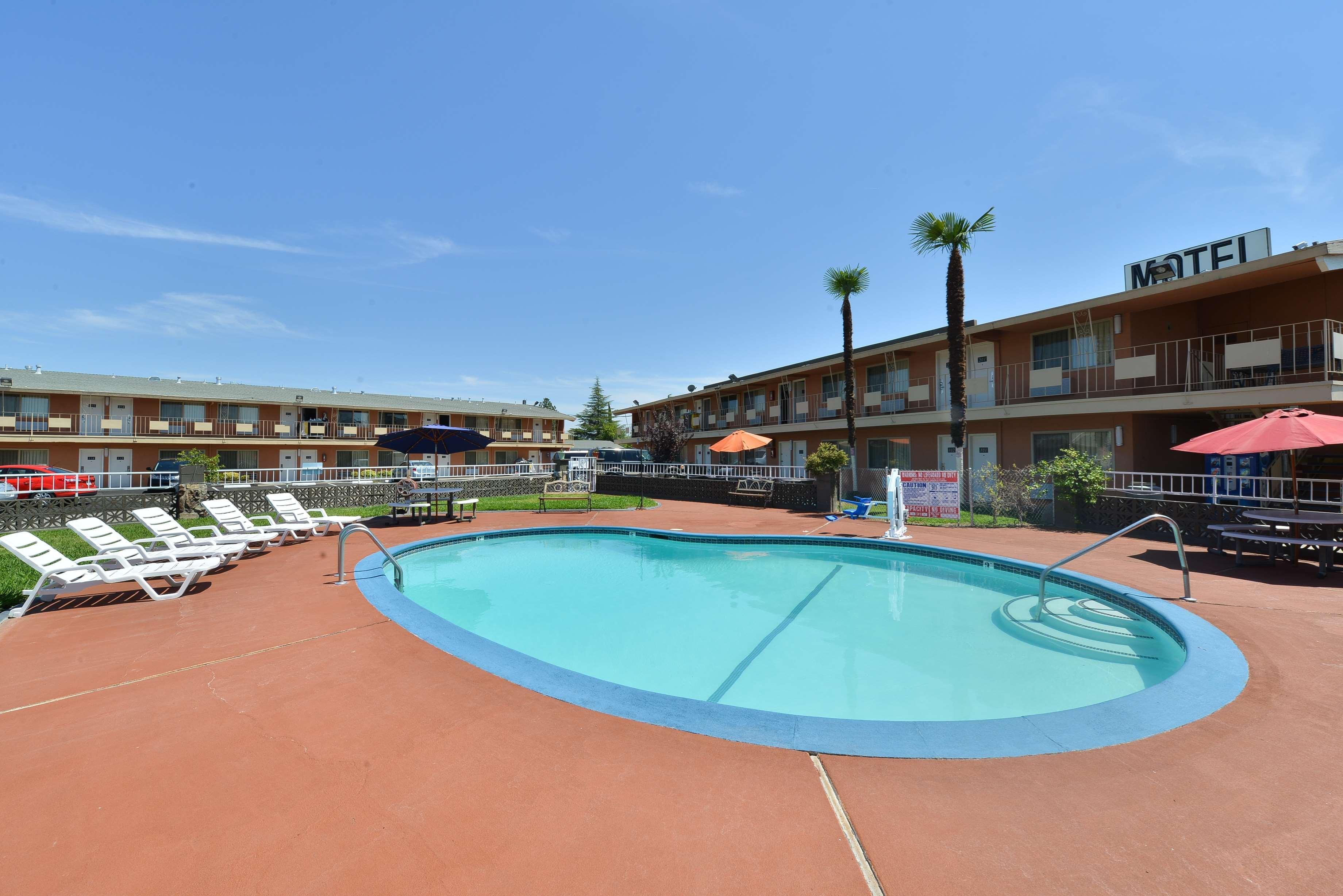 Hotel Dan Inn Barretos By Nacional Inn Exteriör bild