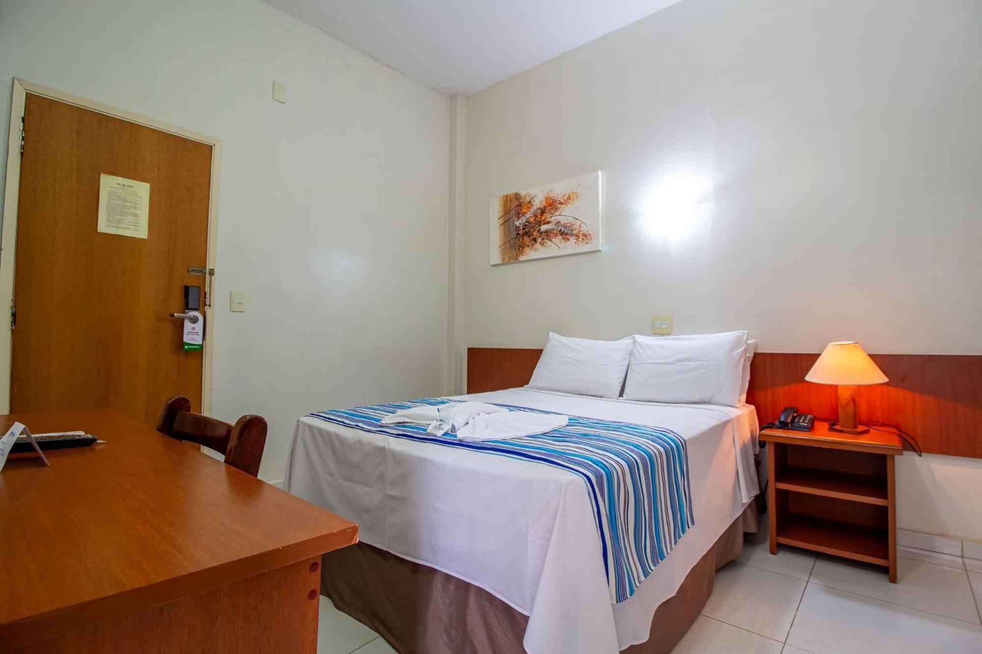 Hotel Dan Inn Barretos By Nacional Inn Exteriör bild