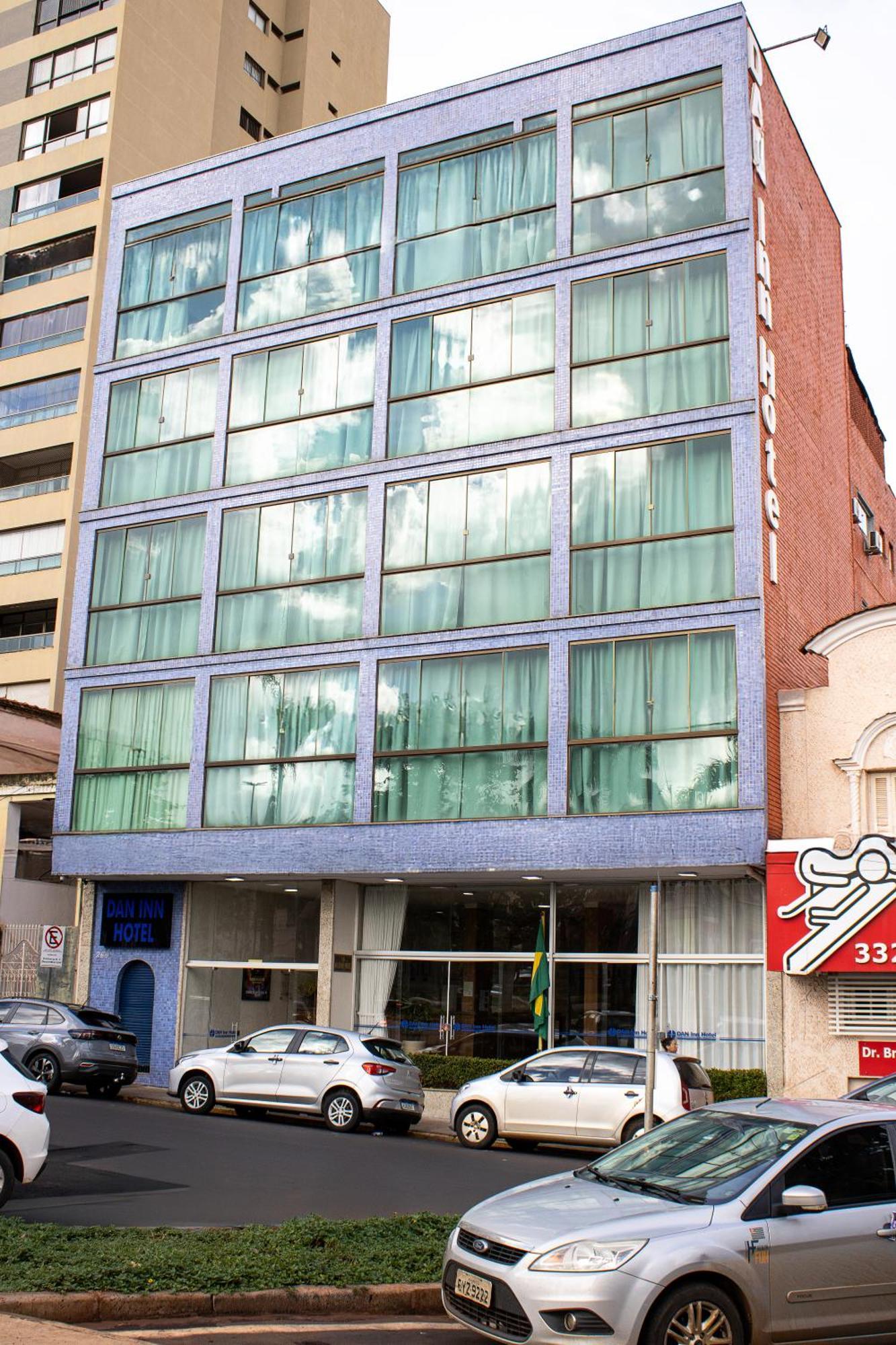 Hotel Dan Inn Barretos By Nacional Inn Exteriör bild